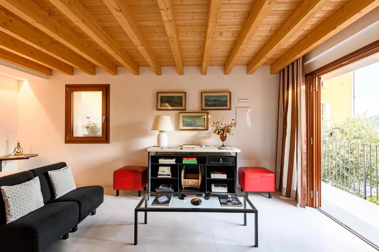 Apartmán In Riva Al Lago Di Iseo Dependance Primo Piano