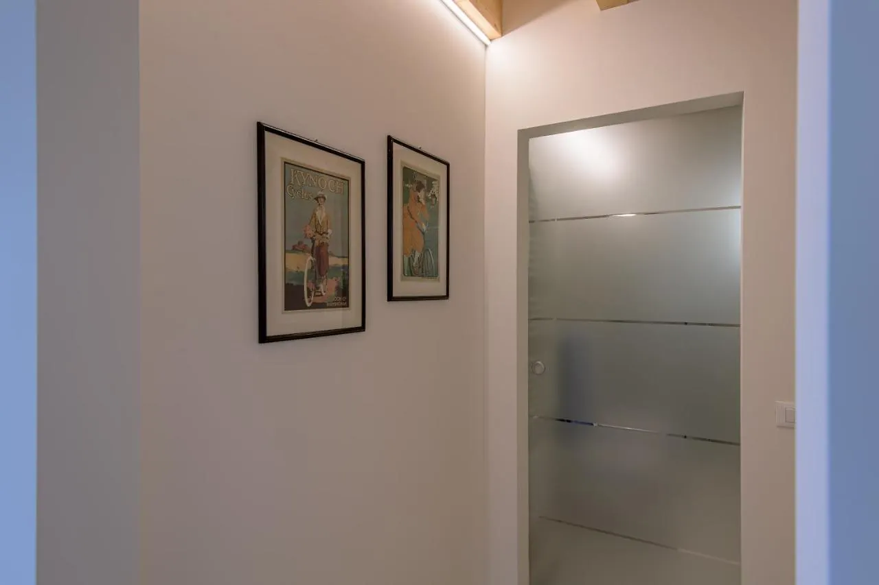 Apartamento In Riva Al Lago Di Iseo Dependance Primo Piano Marone