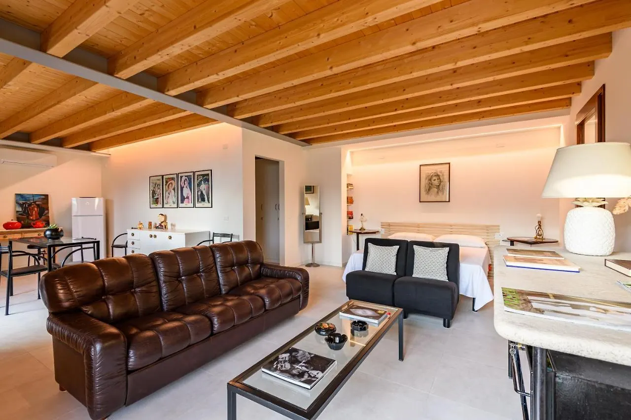 Apartment In Riva Al Lago Di Iseo Dependance Primo Piano