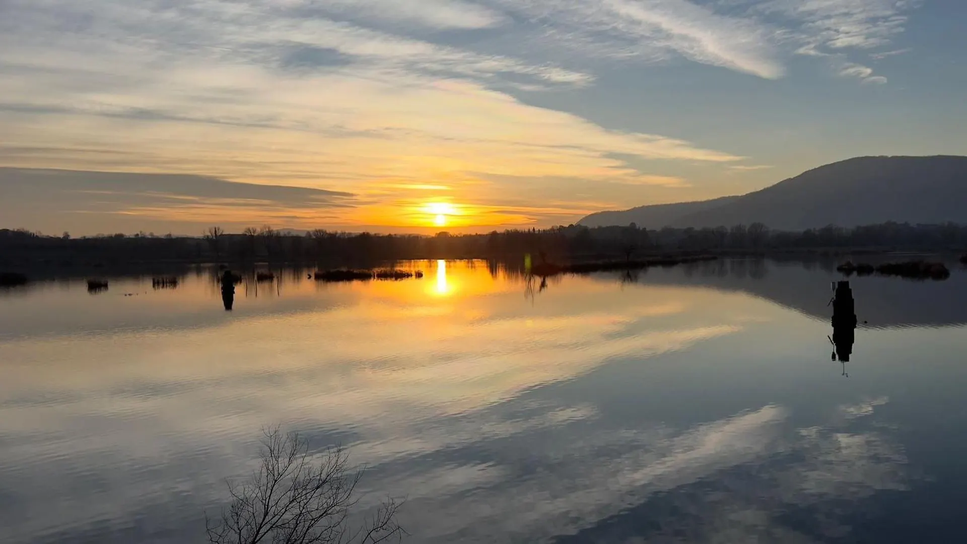In Riva Al Lago Di Iseo Dependance Primo Piano Italy